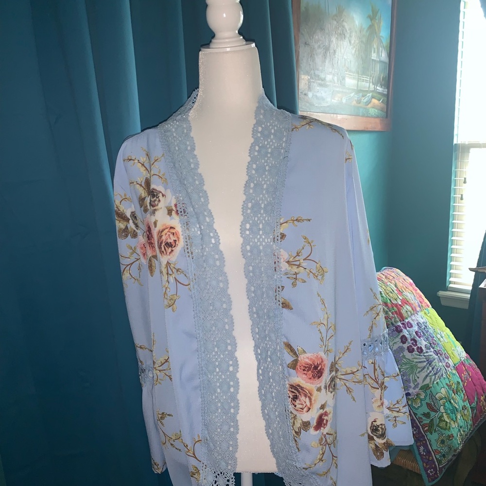 Hipster Row short floral kimono